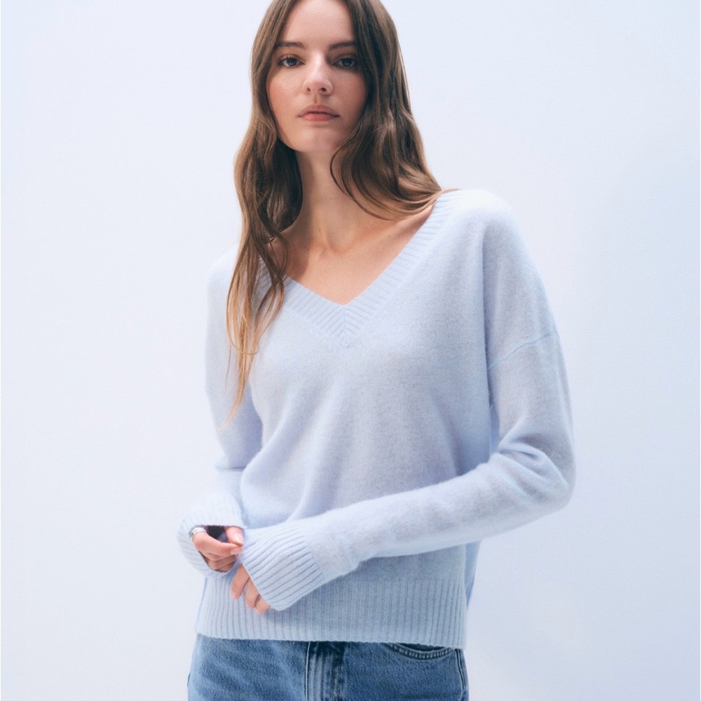 360 Cashmere Soft Blue V-Neck Sweater